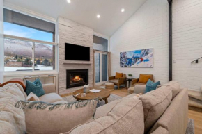 Just Remodeled 4 BDR On Golf Course Near Skiing